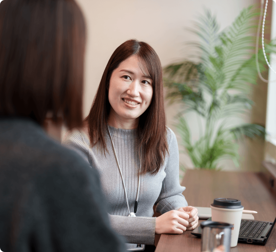 ミーティング中の社員
